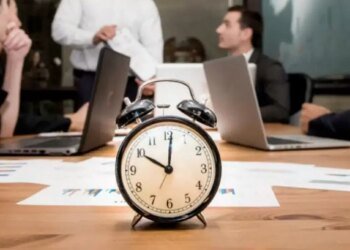 Gobierno presenta reforma laboral que transforma licencias y despidos