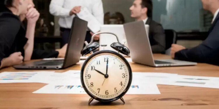 Gobierno presenta reforma laboral que transforma licencias y despidos