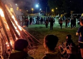San Juan en Azul: se quema el Señor de los Miedos para recibir el invierno