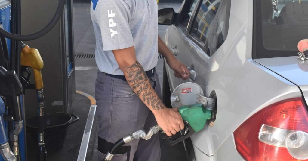 YPF implementará autoservicio nocturno en 1.600 estaciones desde junio