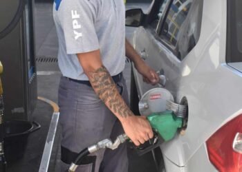 YPF implementará autoservicio nocturno en 1.600 estaciones desde junio