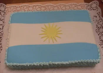 Celebra el Día de la Bandera con una torta creativa y deliciosa