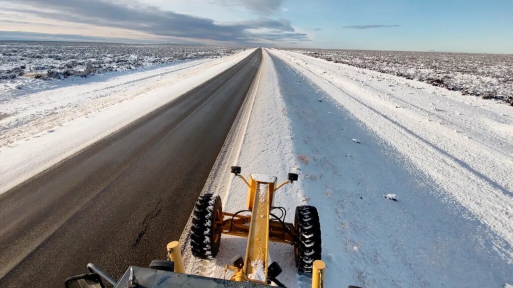 Vialidad activa plan invernal en Santa Cruz para asegurar rutas seguras