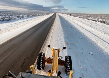 Vialidad activa plan invernal en Santa Cruz para asegurar rutas seguras