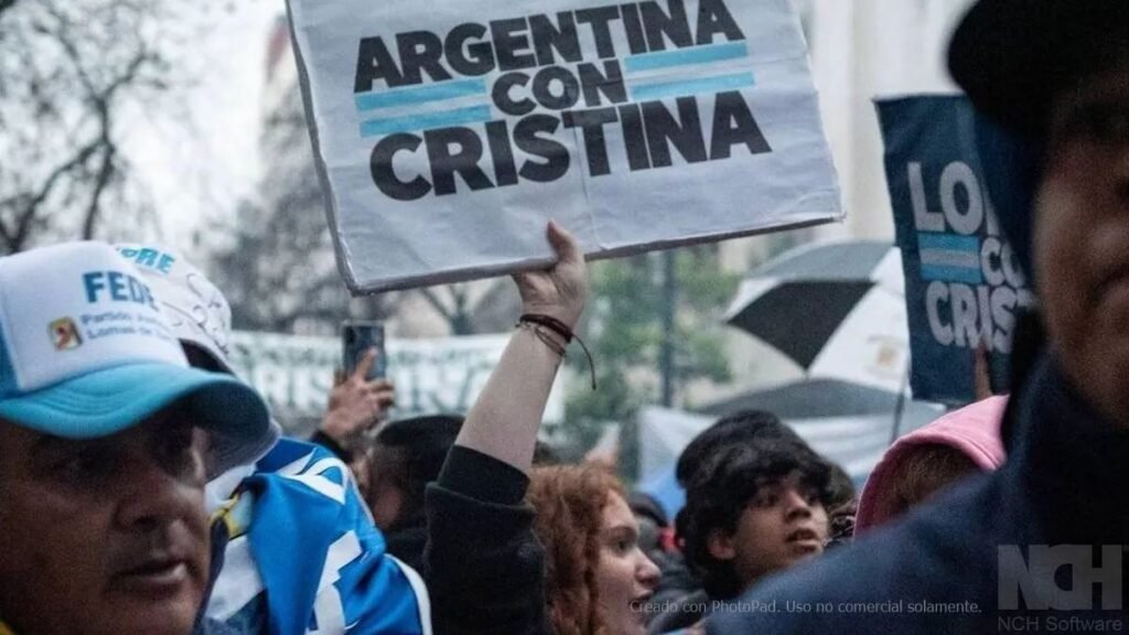 Miles de manifestantes respaldan a Cristina Fernández y rechazan su prisión