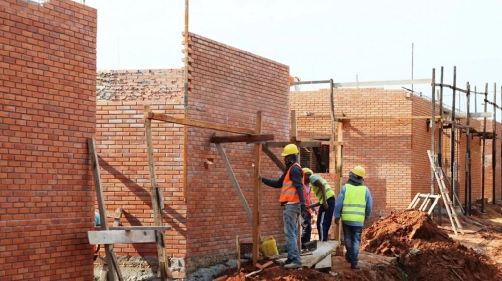 La provincia de Buenos Aires reactivará más de 9.000 viviendas paralizadas