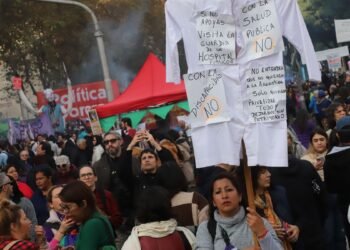 Jubilados, feministas y sindicatos se unen en reclamo por derechos sociales