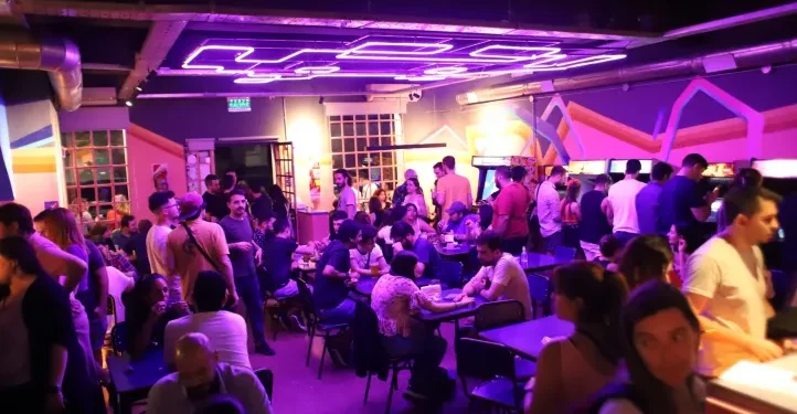 Caída del consumo y aumento de locales vacíos evidencian la crisis económica