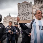 Senadores aprueban aumento a jubilaciones, el Gobierno promete veto