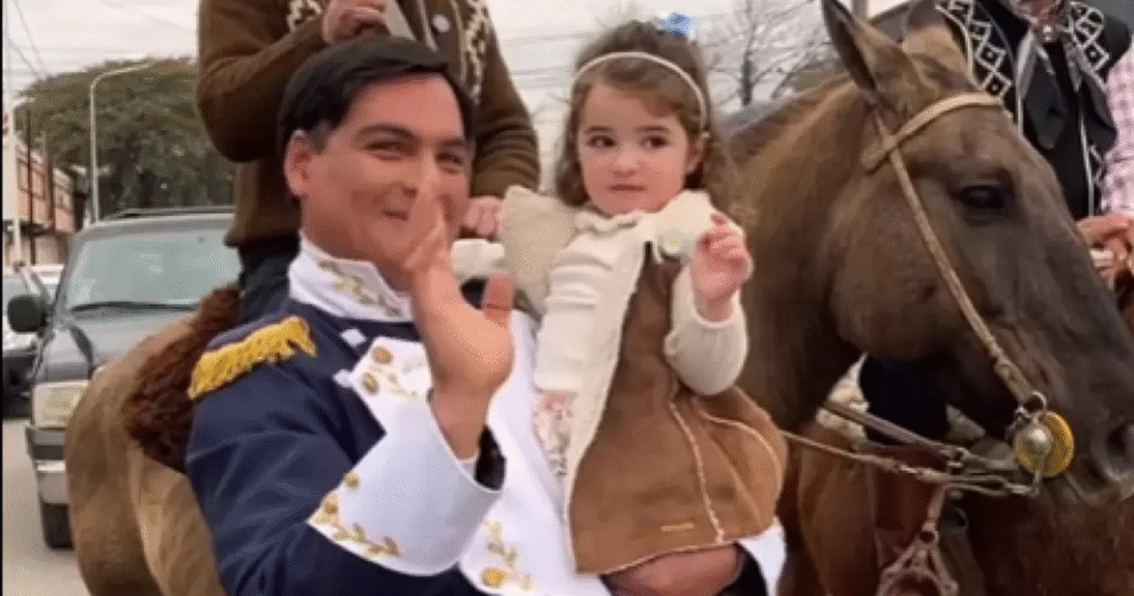 Una nena de tres años hizo realidad su sueño y conoció a Manuel Belgrano