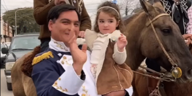 Una nena de tres años hizo realidad su sueño y conoció a Manuel Belgrano