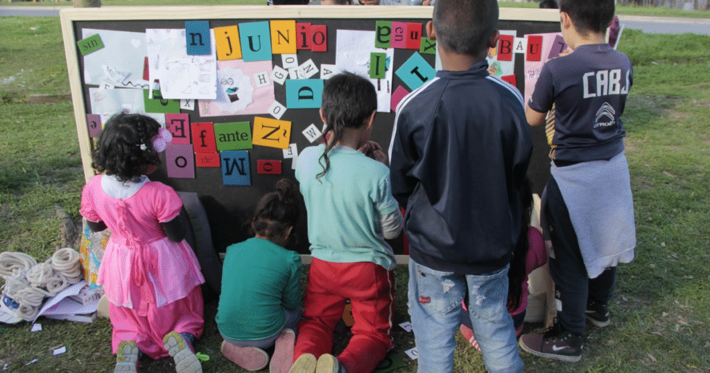 El gobierno avanza en la creación de vouchers familiares para actividades culturales