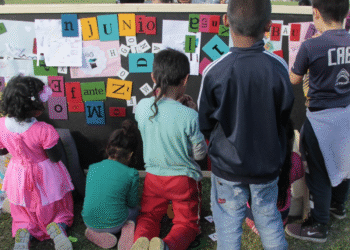 El gobierno avanza en la creación de vouchers familiares para actividades culturales