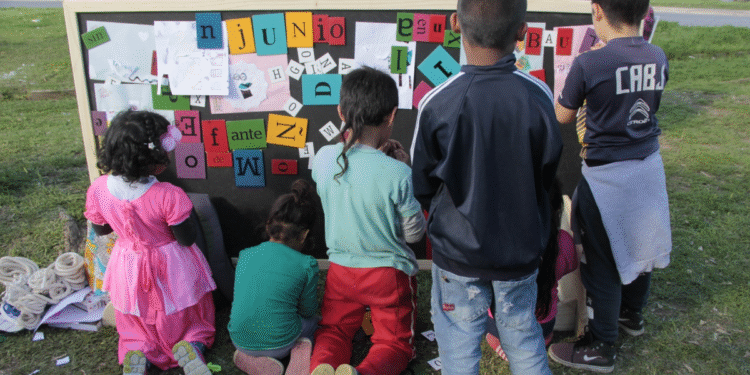 El gobierno avanza en la creación de vouchers familiares para actividades culturales