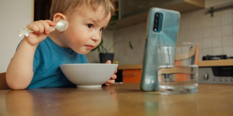 Vacaciones sin pantallas: estrategias para que los niños lean más