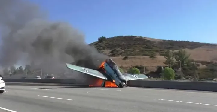 Tragedia en Italia: un ultraligero se estrella en autopista y deja dos muertos