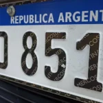 El Gobierno promete normalizar la entrega de chapas patentes en 40 días