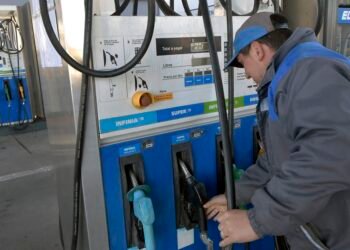 Aumento parcial en impuestos a combustibles impacta precios nacionales