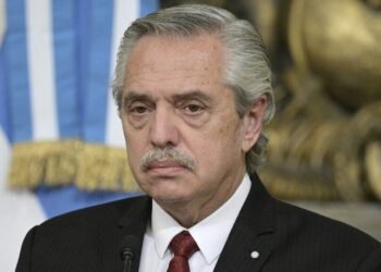 Alberto Fernández denuncia persecución política tras su procesamiento judicial