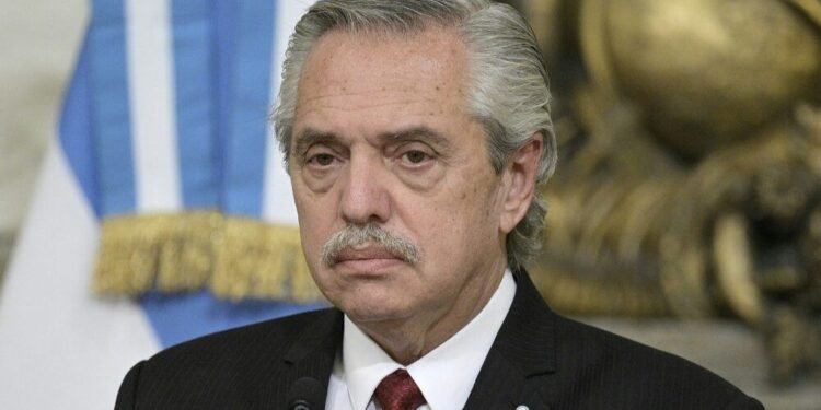Alberto Fernández denuncia persecución política tras su procesamiento judicial