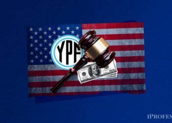 La justicia estadounidense ordena a Caputo revelar chats sobre el oro de YPF