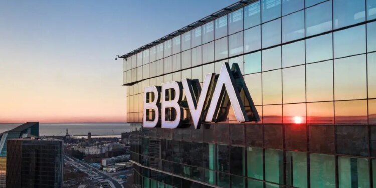 BBVA elimina comisiones para cobros del exterior hasta 5.000 dólares