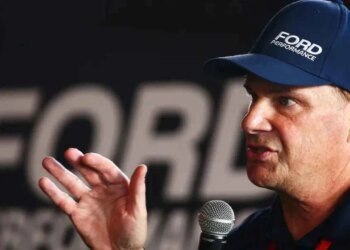 Jim Farley resalta la importancia de oficios ante la crisis laboral tecnológica