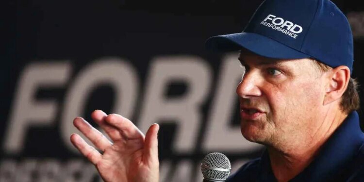 Jim Farley resalta la importancia de oficios ante la crisis laboral tecnológica