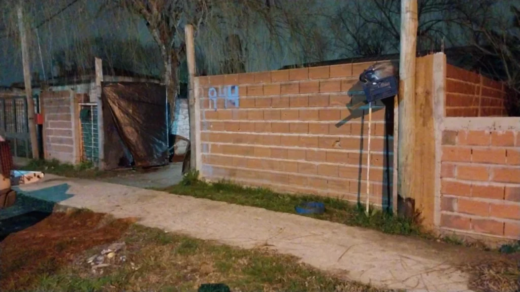 Asesinato y suicidio: hombre baleó a su pareja en Berisso ante su hijo