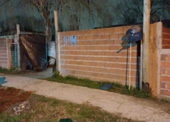 Asesinato y suicidio: hombre baleó a su pareja en Berisso ante su hijo