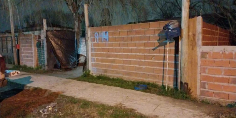 Asesinato y suicidio: hombre baleó a su pareja en Berisso ante su hijo