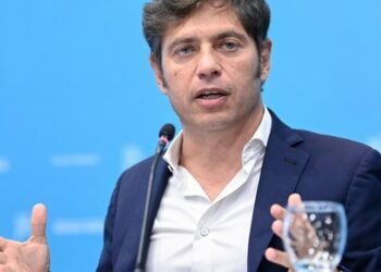 Kicillof critica la gestión de Milei y defiende la salud pública en Miramar