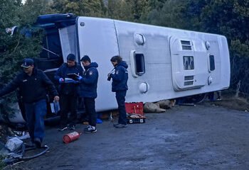 Micro volcó en la ruta 65: 20 heridos, cinco de gravedad cerca de Villa Traful