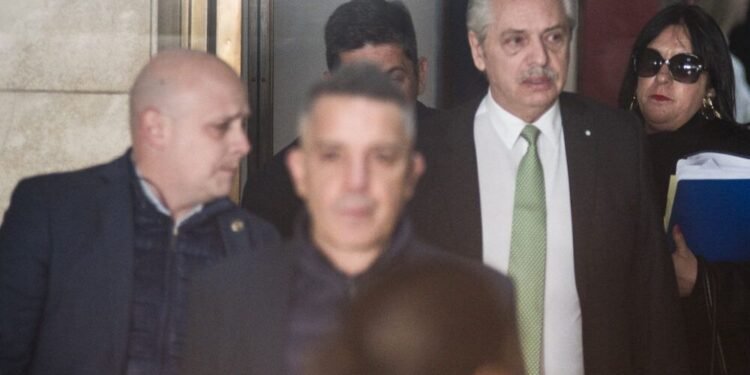 Alberto Fernández amplía su declaración en causa de fraude por seguros