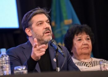 Kicillof impulsa obras en Buenos Aires pese a parálisis de Milei