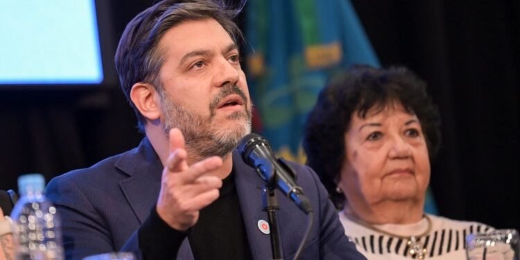 Kicillof impulsa obras en Buenos Aires pese a parálisis de Milei