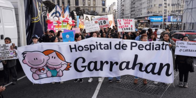 Oposición avanza en Diputados con emergencia en pediatría y Garrahan