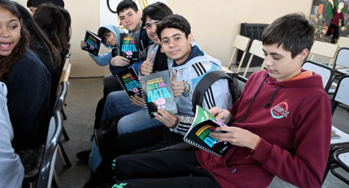 Más del 97% de jóvenes considera útil la educación financiera en las escuelas