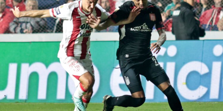 Estudiantes inicia el Clausura con derrota y se hunde en la crisis