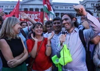 El Frente de Izquierda presenta listas para elecciones en Buenos Aires y denuncia ajuste