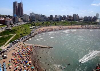 El gobierno bonaerense promueve el turismo social con "Conociendo el Mar"