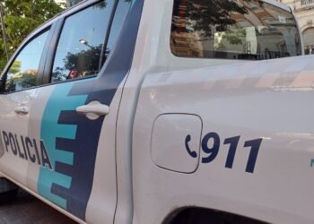 Motociclista fallece en Mar del Plata tras chocar con cable en la calle