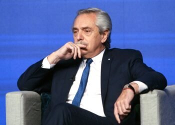 Alberto Fernández procesado por negociaciones incompatibles en seguros estatales