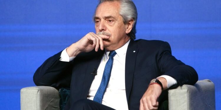 Alberto Fernández procesado por negociaciones incompatibles en seguros estatales