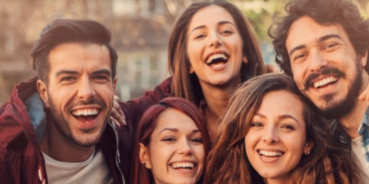 Un odontólogo argentino ideó el Día del Amigo inspirado en la Luna