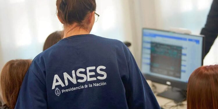 Aumentan las asignaciones familiares: ¿Cuándo se cobran los nuevos montos?