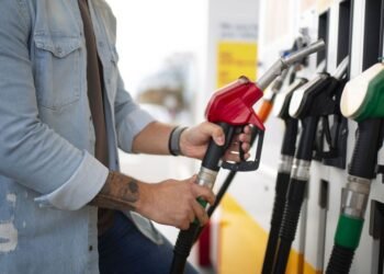 Senadores bonaerenses buscan habilitar el autodespacho de combustibles