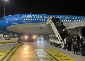 Controladores aéreos anuncian paros que afectarán vuelos en vacaciones de invierno