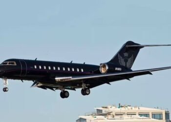 Escándalo por vuelos irregulares de empresario vinculado a Javier Milei