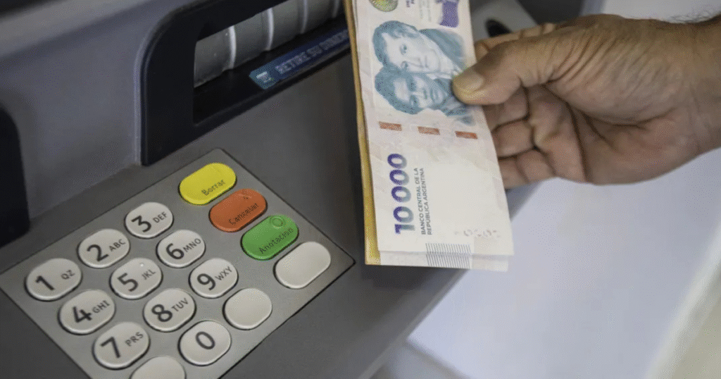 Bancos incrementan tasas de plazos fijos y ofrecen hasta 33% anual